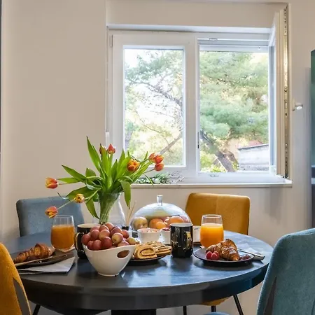 Apartment Hedonist *